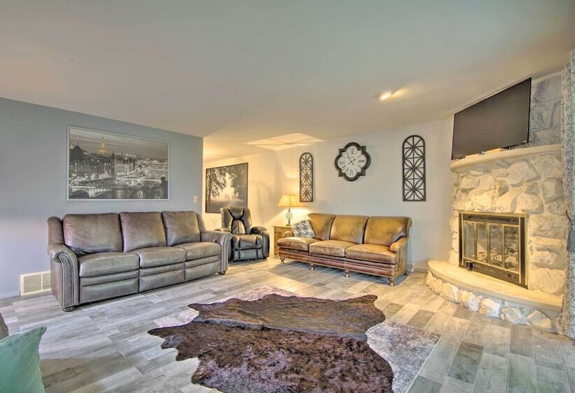 Inviting Twin Lakes Home W/ Indoor + Outdoor Bars!