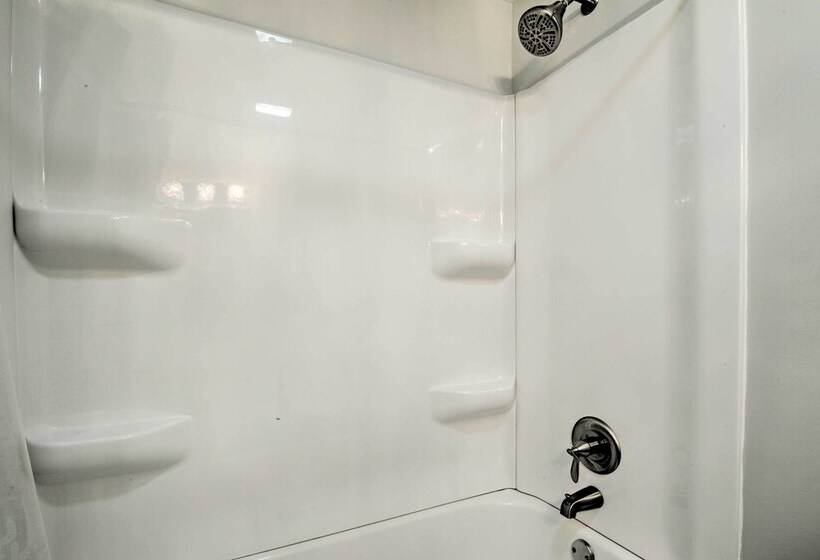 Inviting Twin Lakes Home W/ Indoor + Outdoor Bars!