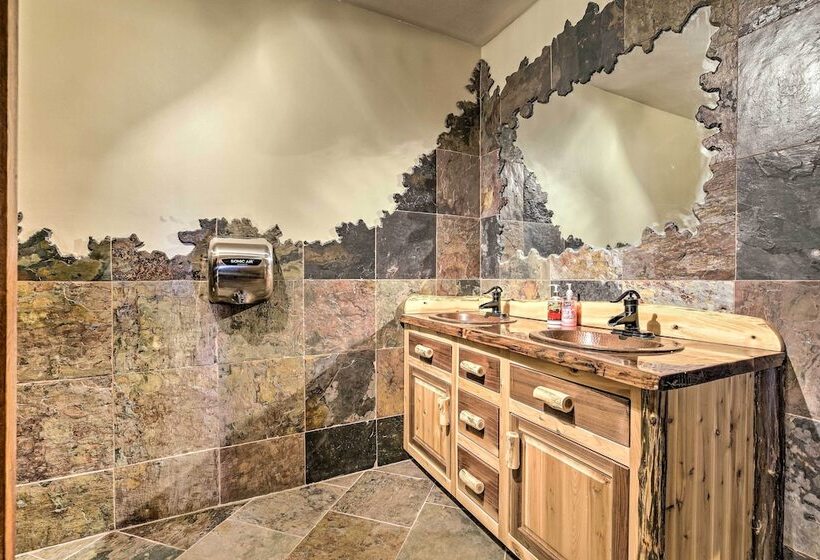 Ironwood  Superior Home  ~ 4 Mi To Big Powderhorn!