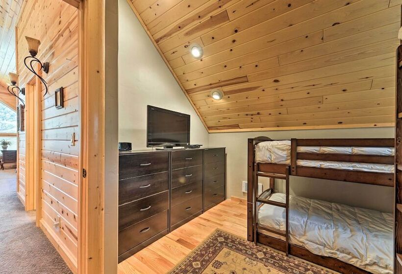 Island Park Cabin W/ Stunning Forest Views!