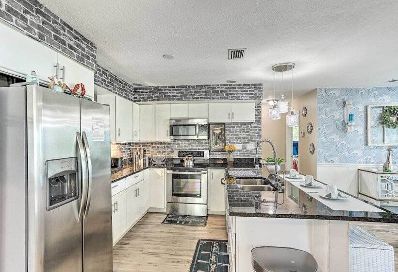 Luxe Florida Home On 3 Acres ~ 5 Mi To Beach!