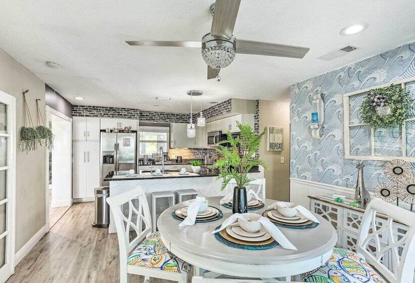 Luxe Florida Home On 3 Acres ~ 5 Mi To Beach!