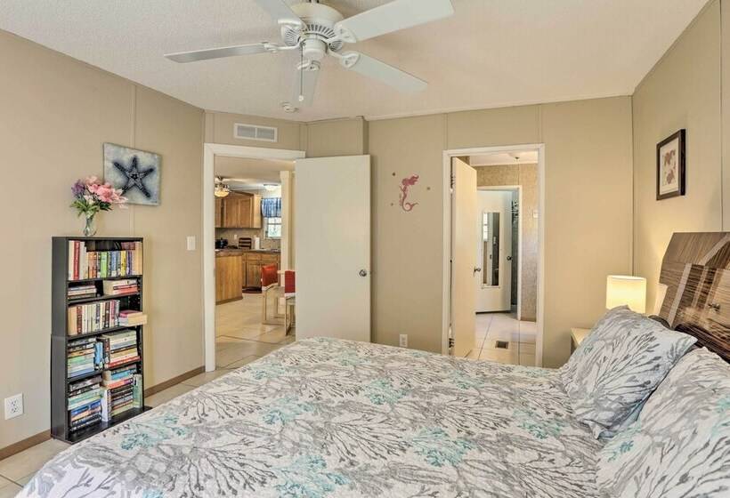 Keaton Beach Escape W/ Hot Tub: 2 Mi To Shore