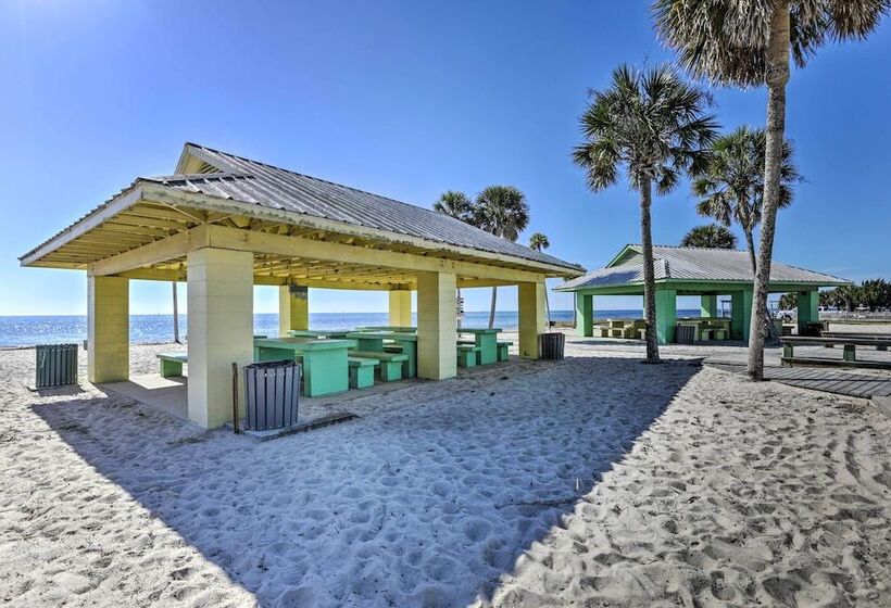 Keaton Beach Escape W/ Hot Tub: 2 Mi To Shore