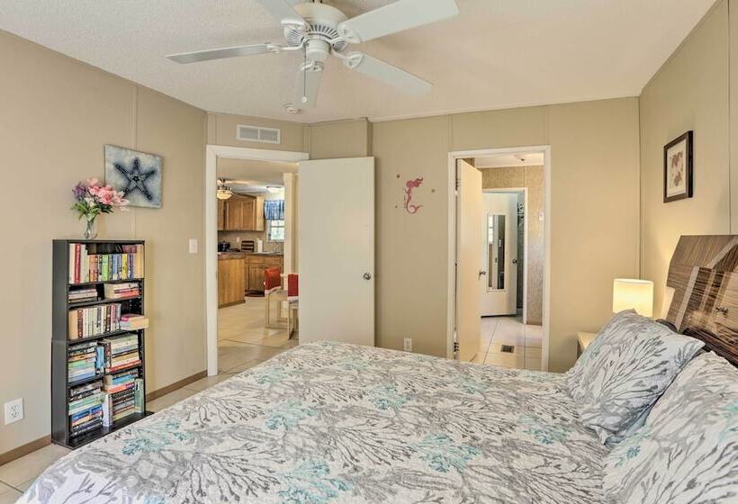 Keaton Beach Escape W/ Hot Tub: 2 Mi To Shore