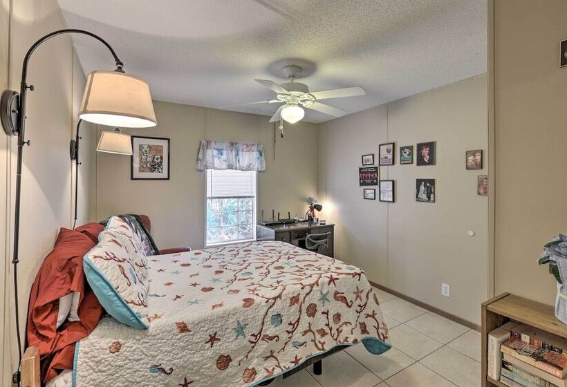 Keaton Beach Escape W/ Hot Tub: 2 Mi To Shore