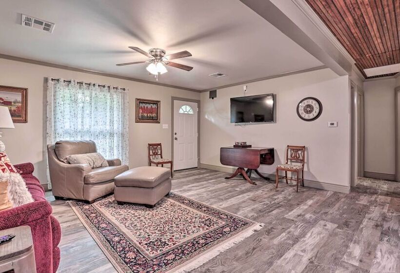 Lake Charles Home: 1 Mi To Public Boat Launch