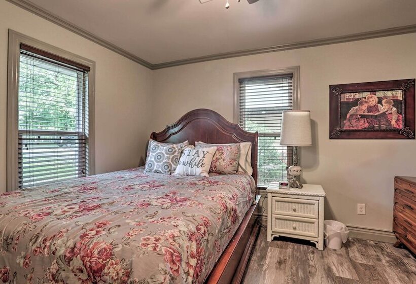 Lake Charles Home: 1 Mi To Public Boat Launch