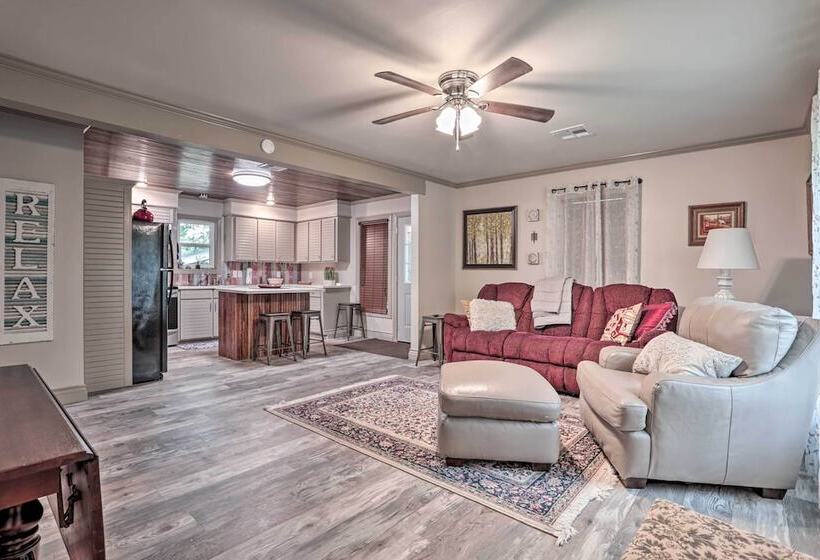 Lake Charles Home: 1 Mi To Public Boat Launch