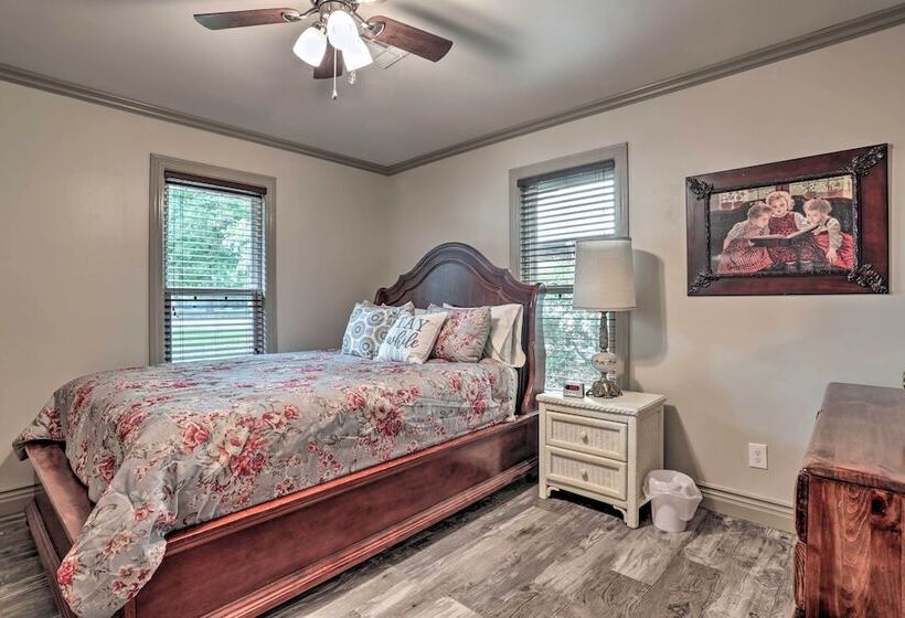 Lake Charles Home: 1 Mi To Public Boat Launch