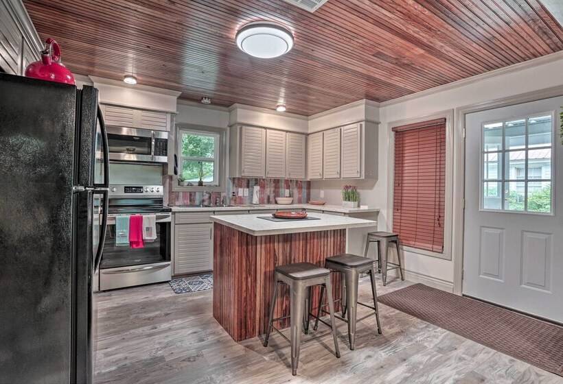 Lake Charles Home: 1 Mi To Public Boat Launch