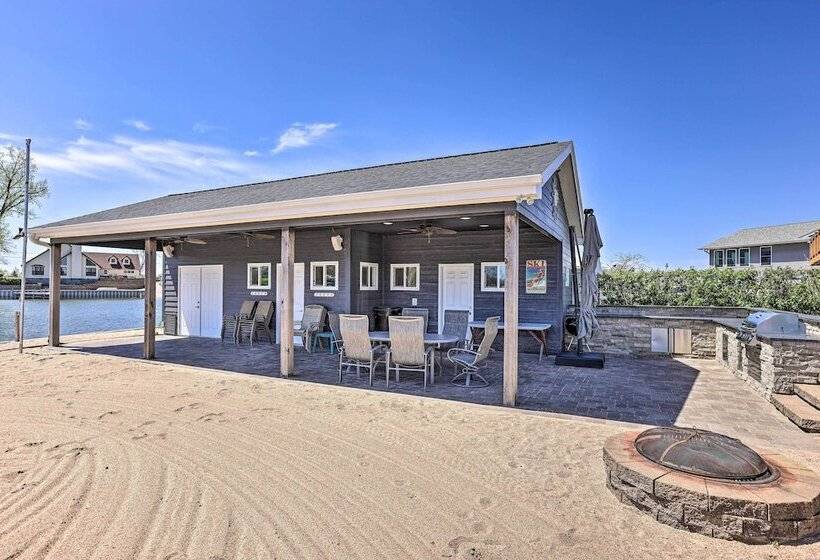 Lakefront Bellevue Home: Private Beach & Fire Pit!