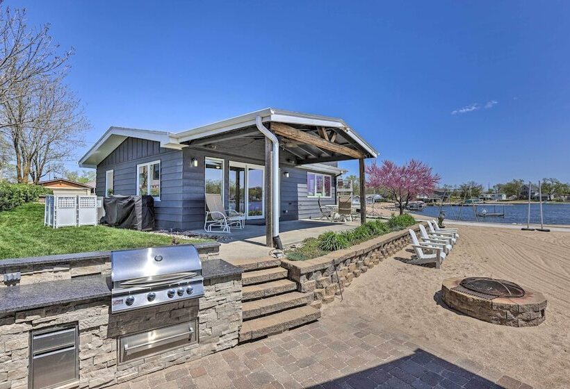 Lakefront Bellevue Home: Private Beach & Fire Pit!