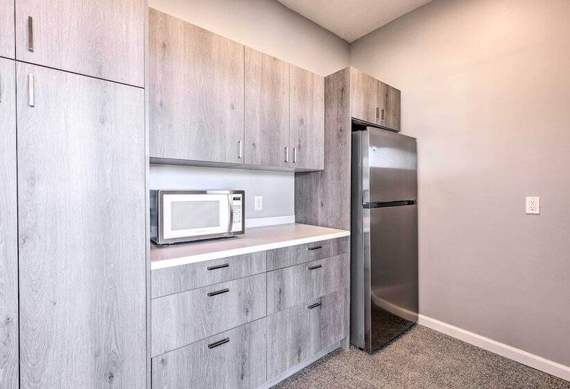 Lakefront Bellevue Home: Private Beach & Fire Pit!