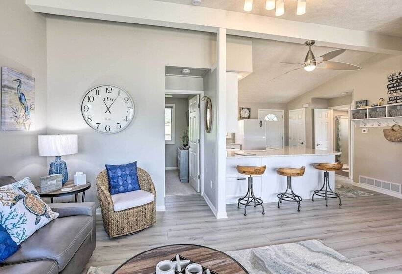 Lakefront Bellevue Home: Private Beach & Fire Pit!