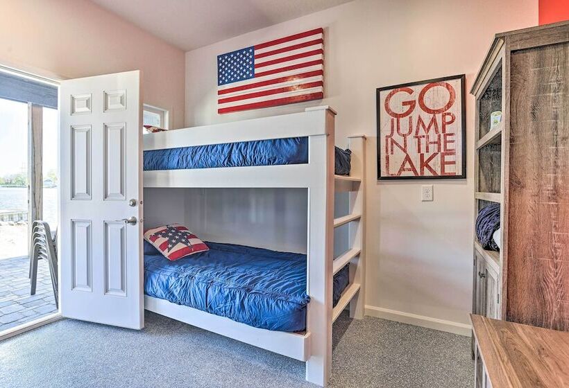 Lakefront Bellevue Home: Private Beach & Fire Pit!