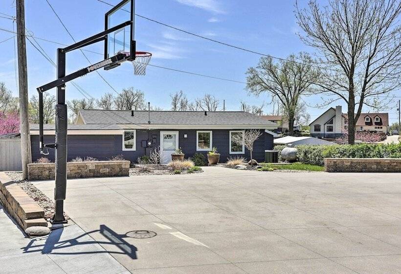 Lakefront Bellevue Home: Private Beach & Fire Pit!