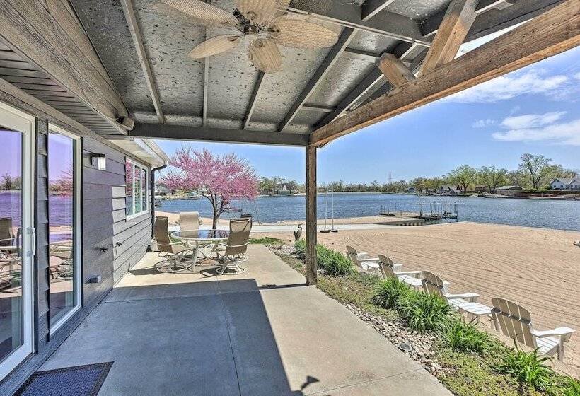 Lakefront Bellevue Home: Private Beach & Fire Pit!