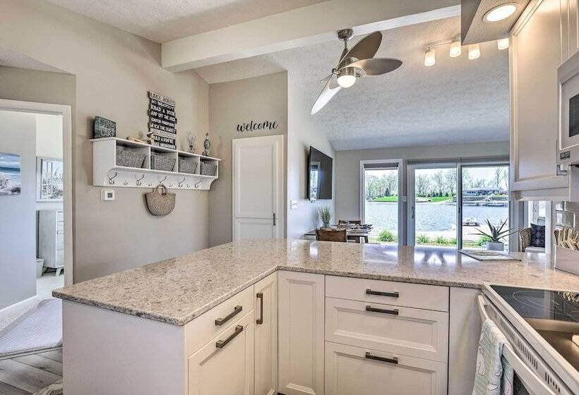 Lakefront Bellevue Home: Private Beach & Fire Pit!