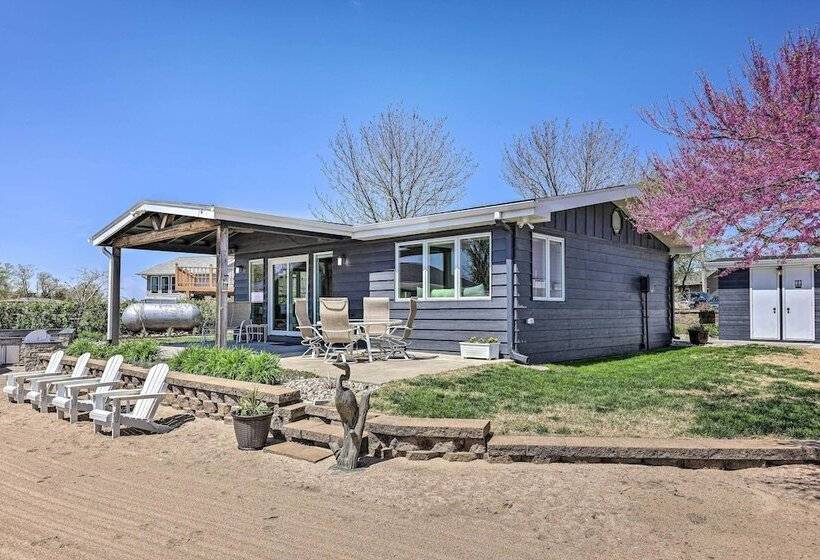 Lakefront Bellevue Home: Private Beach & Fire Pit!