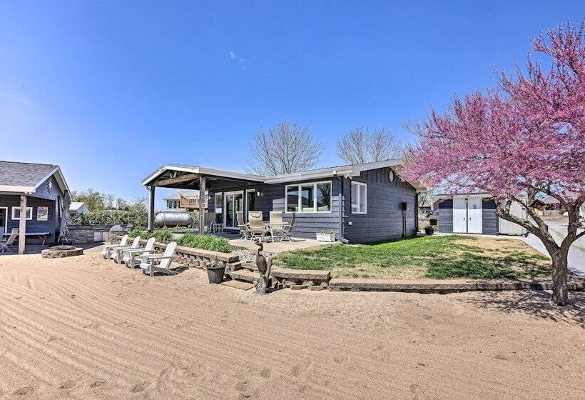 Lakefront Bellevue Home: Private Beach & Fire Pit!