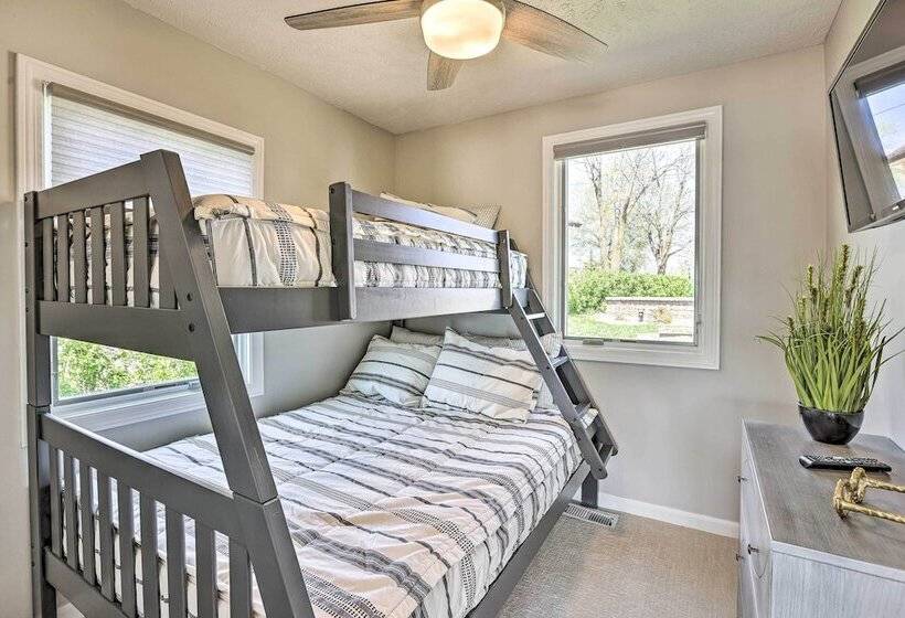 Lakefront Bellevue Home: Private Beach & Fire Pit!