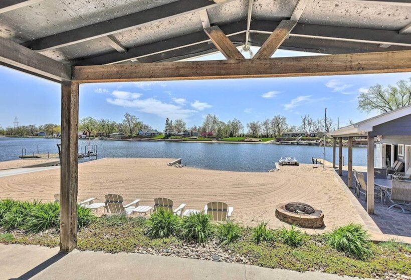 Lakefront Bellevue Home: Private Beach & Fire Pit!