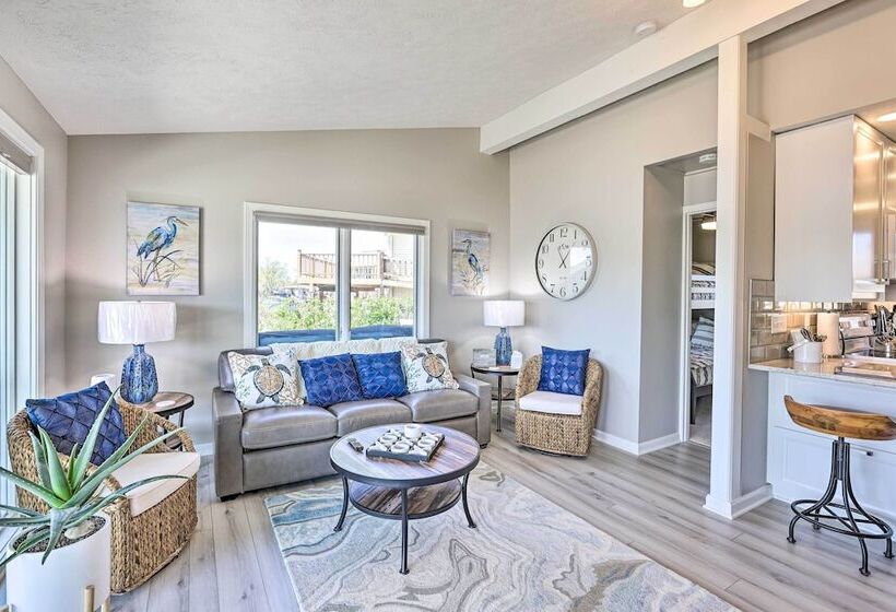 Lakefront Bellevue Home: Private Beach & Fire Pit!