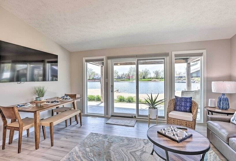 Lakefront Bellevue Home: Private Beach & Fire Pit!