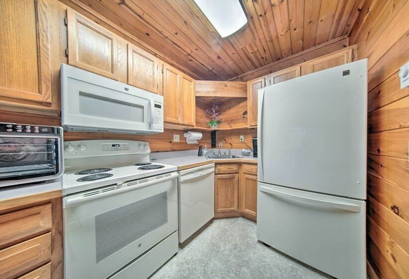 Lakefront Burton Home W/ Deck, Grill + Views!