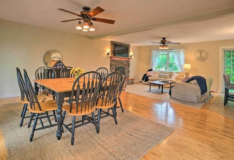 Lakefront Homer Abode W/ Patio & Backyard!