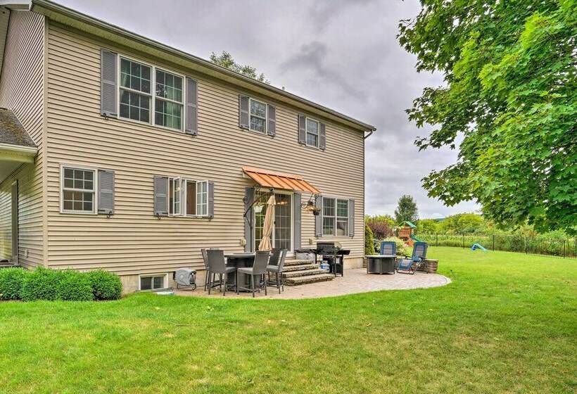 Lakefront Homer Abode W/ Patio & Backyard!