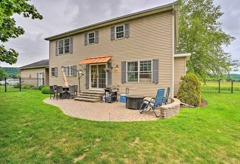 Lakefront Homer Abode W/ Patio & Backyard!