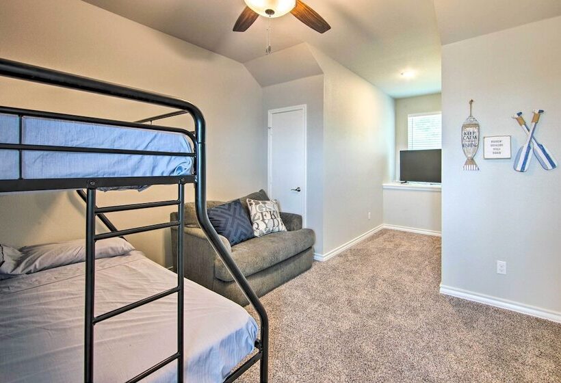 Private Dock & Boat House: Lakefront Mabank Home