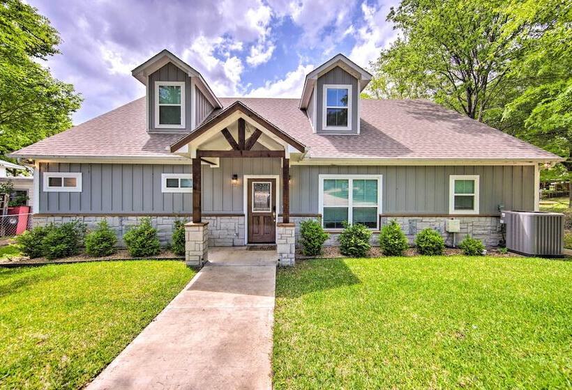 Private Dock & Boat House: Lakefront Mabank Home