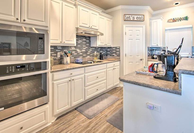 Private Dock & Boat House: Lakefront Mabank Home