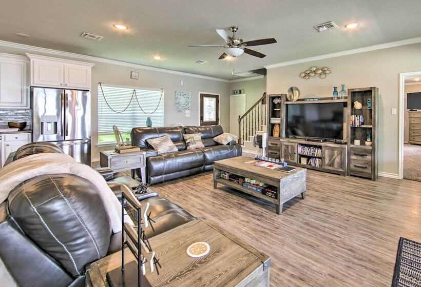 Private Dock & Boat House: Lakefront Mabank Home