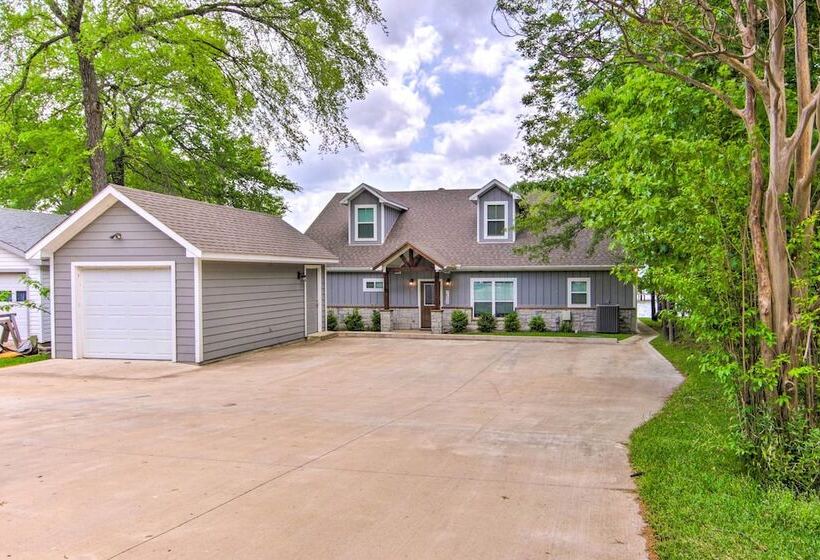 Private Dock & Boat House: Lakefront Mabank Home