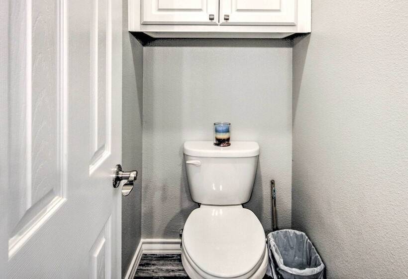 Private Dock & Boat House: Lakefront Mabank Home