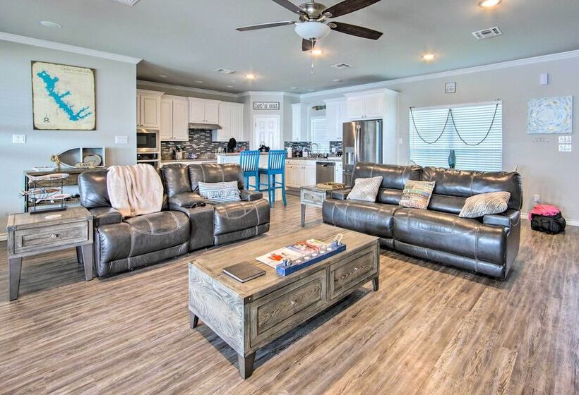 Private Dock & Boat House: Lakefront Mabank Home