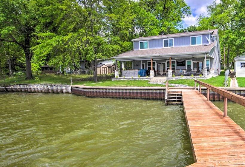 Private Dock & Boat House: Lakefront Mabank Home