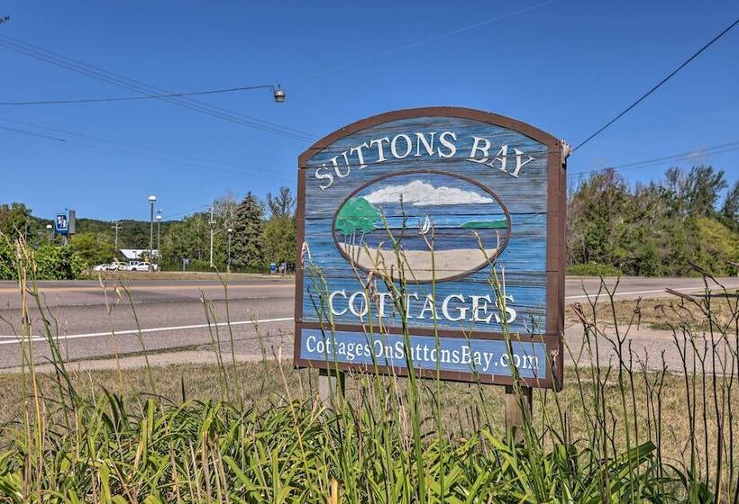 Lakefront  Manitou Cottage  < 1 Mi To Downtown!