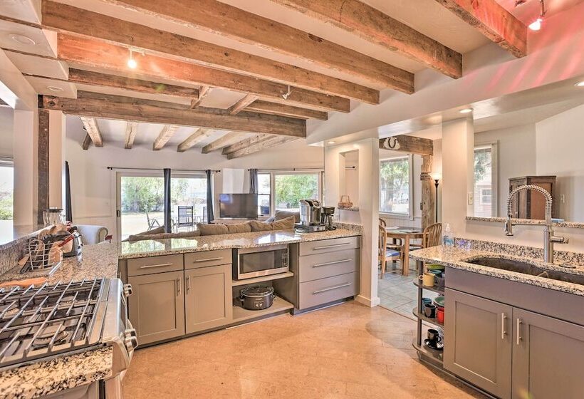 Lakefront Manitou Cottage < 1 Mi To Downtown!