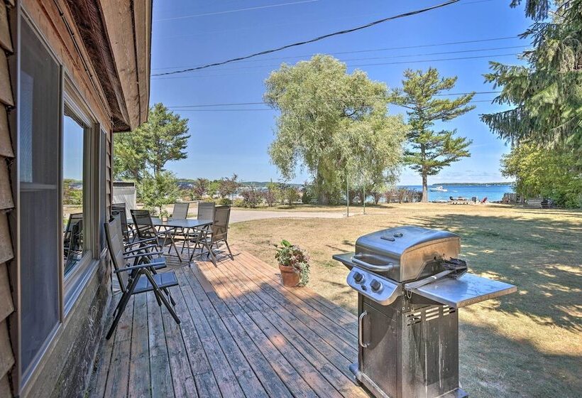 Lakefront  Manitou Cottage  < 1 Mi To Downtown!