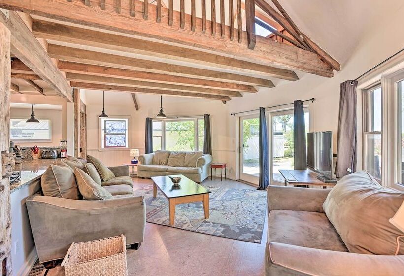 Lakefront  Manitou Cottage  < 1 Mi To Downtown!