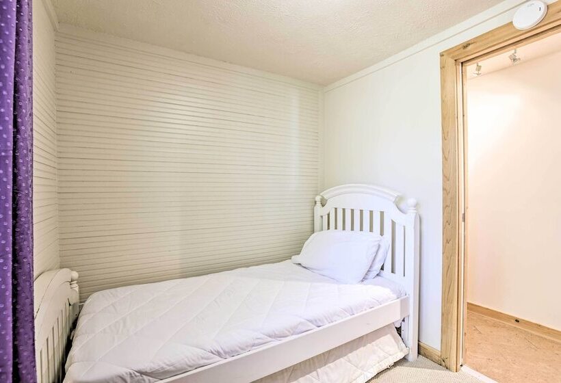 Lakefront Manitou Cottage < 1 Mi To Downtown!