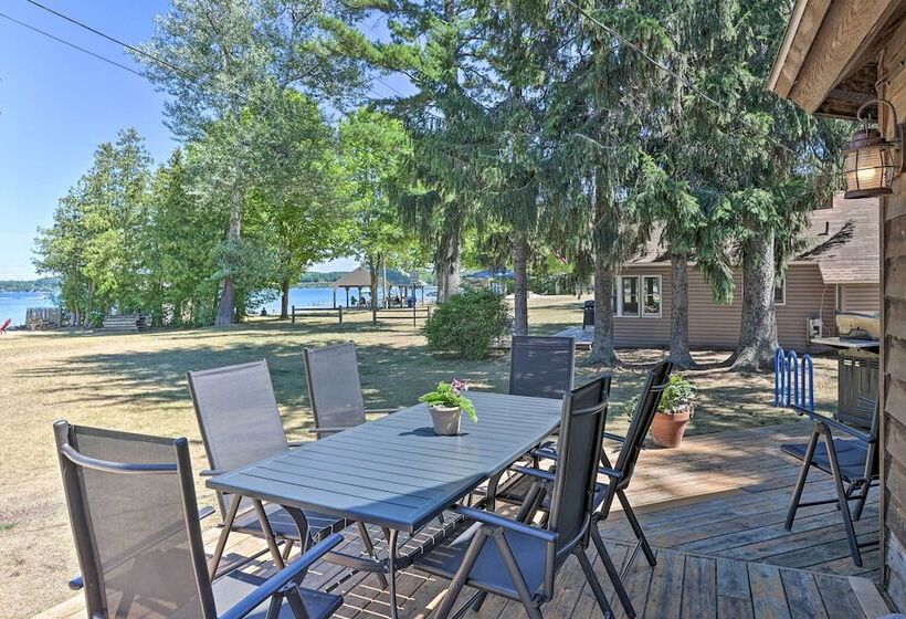 Lakefront  Manitou Cottage  < 1 Mi To Downtown!