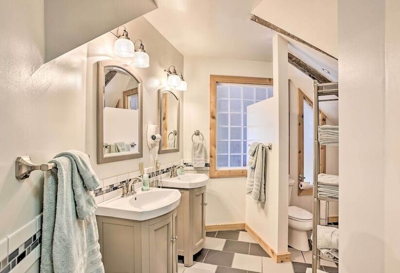 Lakefront  Manitou Cottage  < 1 Mi To Downtown!