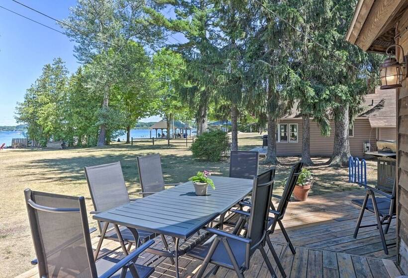 Lakefront  Manitou Cottage  < 1 Mi To Downtown!