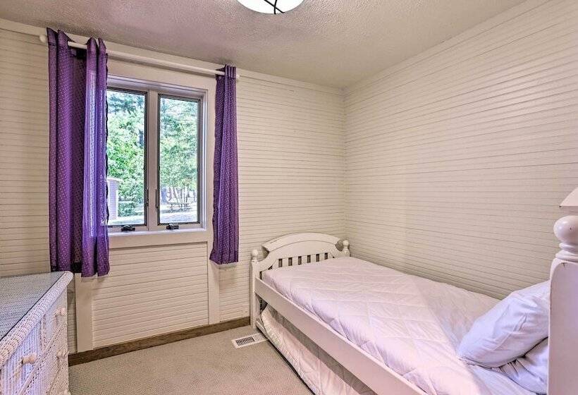 Lakefront  Manitou Cottage  < 1 Mi To Downtown!